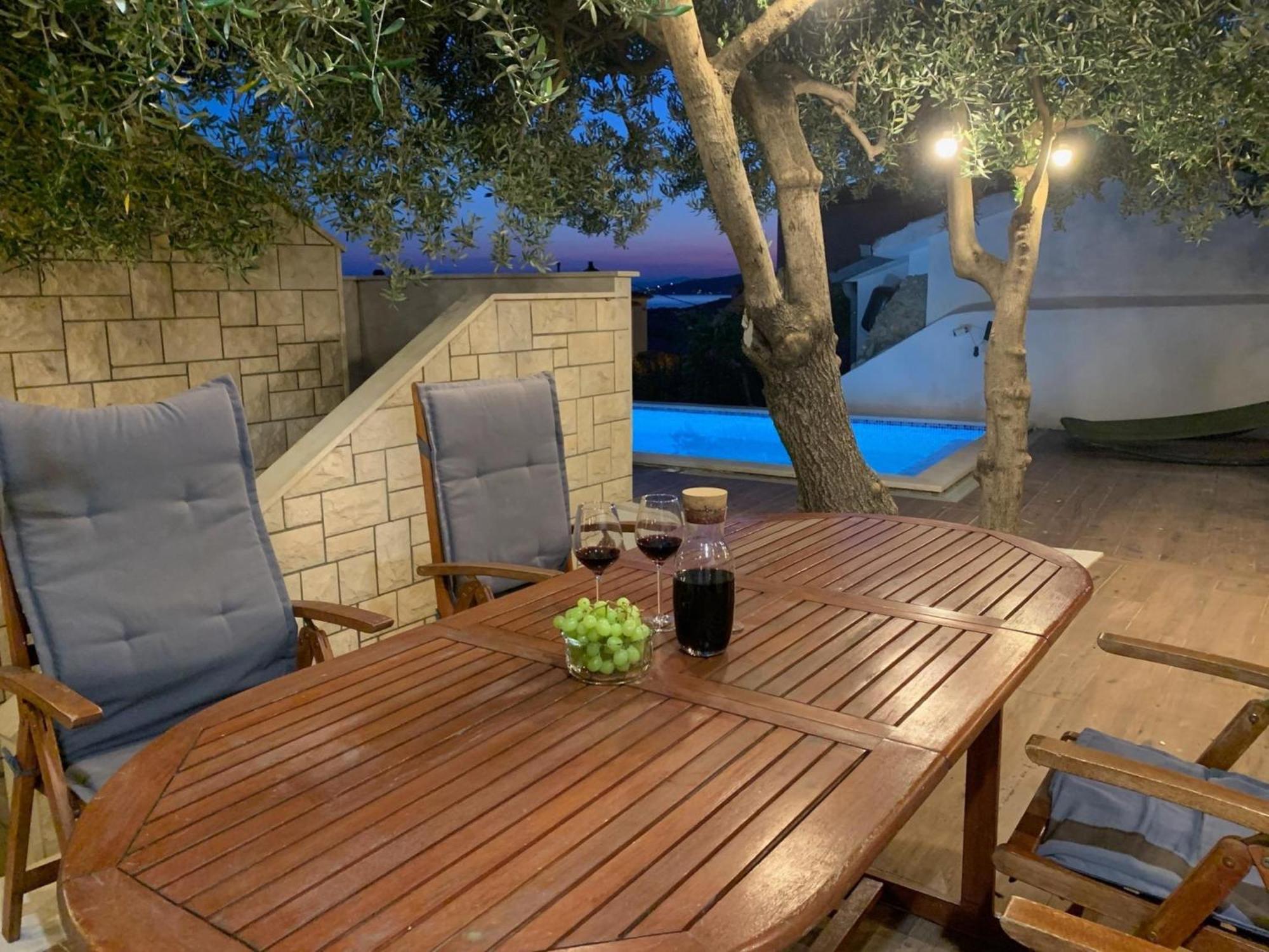 Apartments With Pool Vrdoljak Omiš Pokój zdjęcie