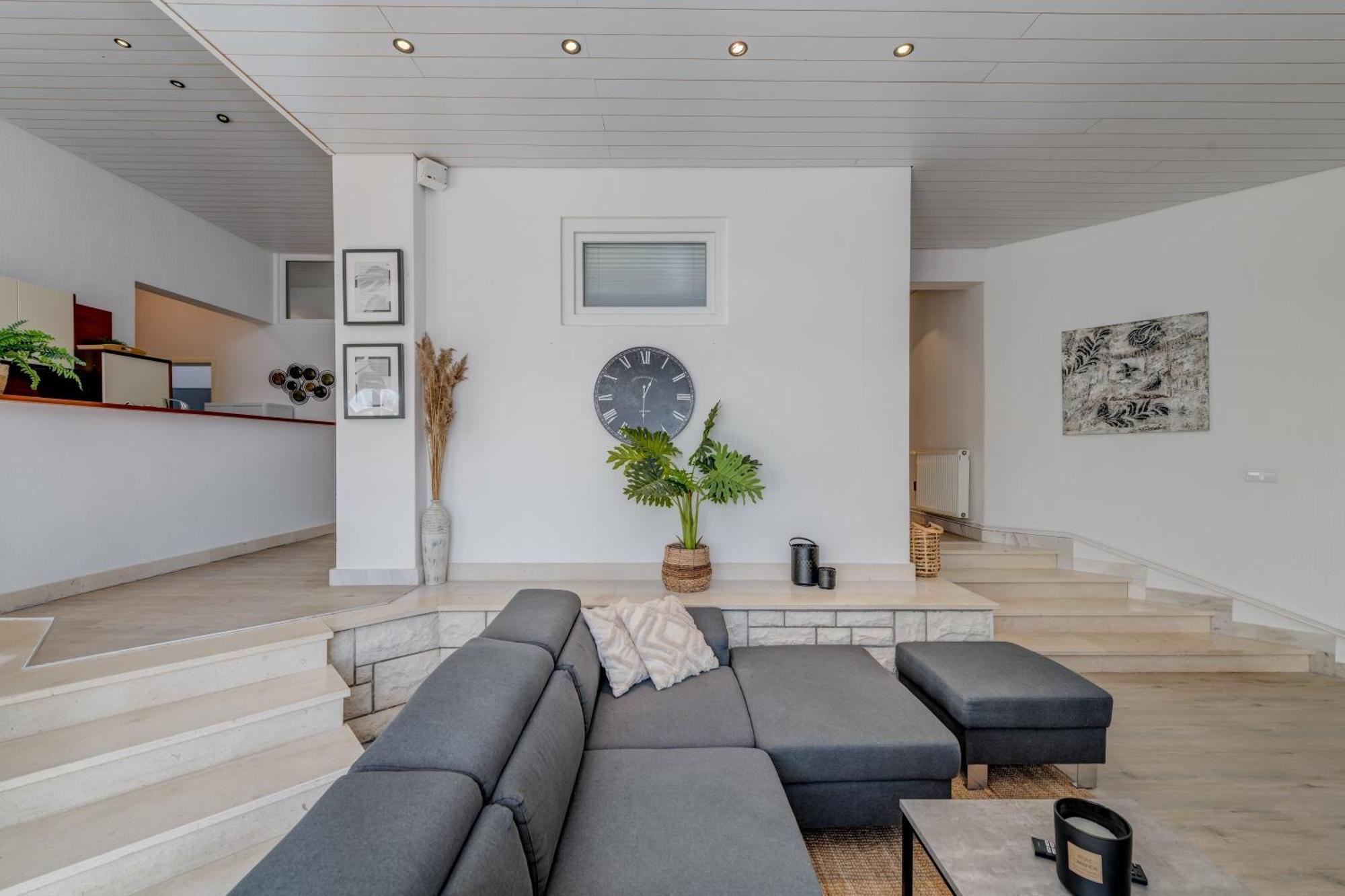 Apartments With Pool Vrdoljak Omiš Pokój zdjęcie
