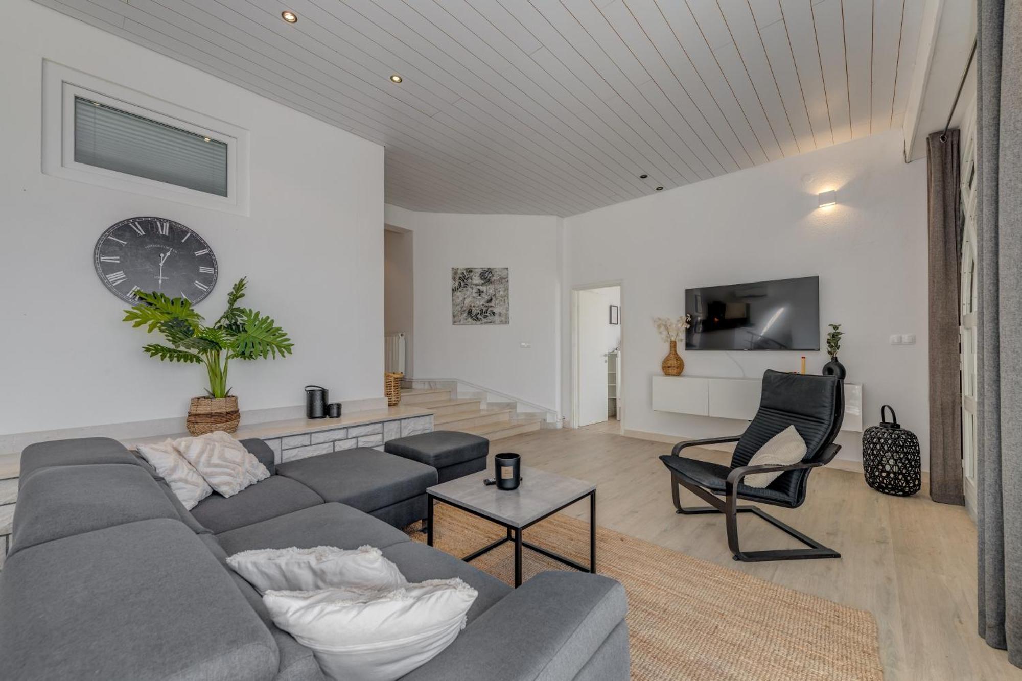 Apartments With Pool Vrdoljak Omiš Pokój zdjęcie