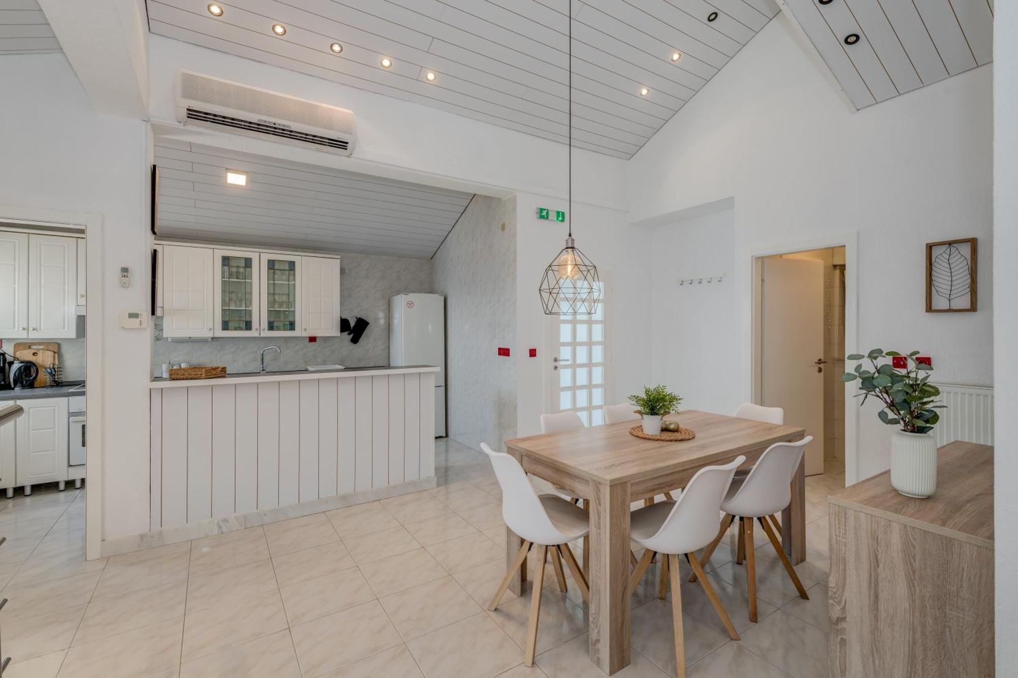 Apartments With Pool Vrdoljak Omiš Pokój zdjęcie
